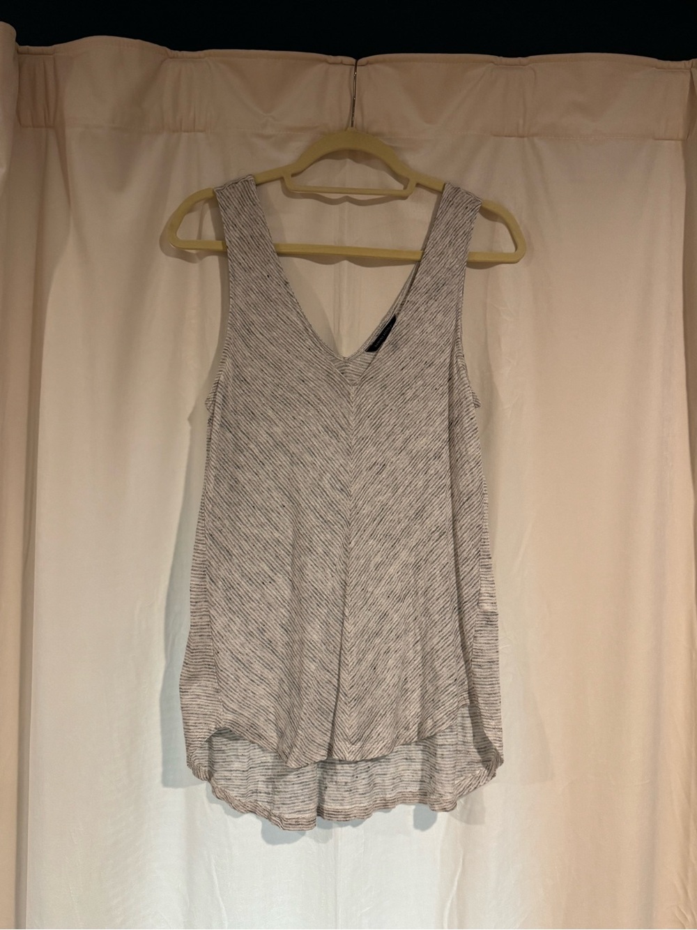 Banana Republic Light Gray V-Neck Sleeveless Tank Top